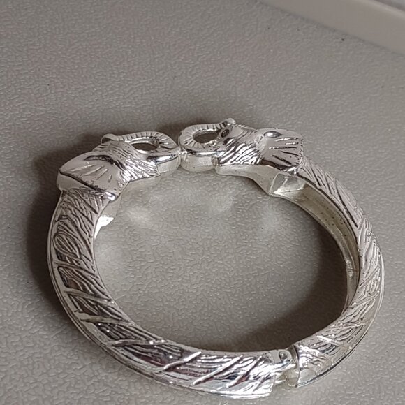 Nice 6.5 Inch Hinged Elephant Bracelet - Picture 2 of 5